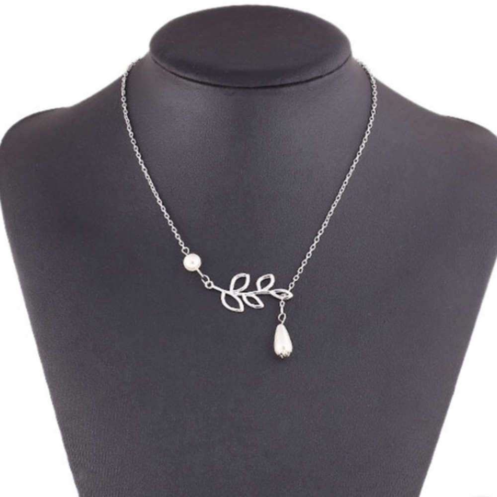 ✨Just In✨ Leaf Design Chain Necklace Pearl Pendant